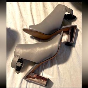 New Banana Republic grey leather booties size 8